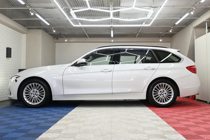 BMW 3シリーズ 320d ﾂｰﾘﾝｸﾞ ﾗｸﾞｼﾞｭｱﾘｰ　後期ﾓﾃﾞﾙ ACC 黒革 純正HDDﾅﾋﾞ Bｶﾒﾗ 17ｲﾝﾁAW ｵｰﾄﾃｰﾙｹﾞｰﾄ LEDﾍｯﾄﾞﾗｲﾄ　2年保証付