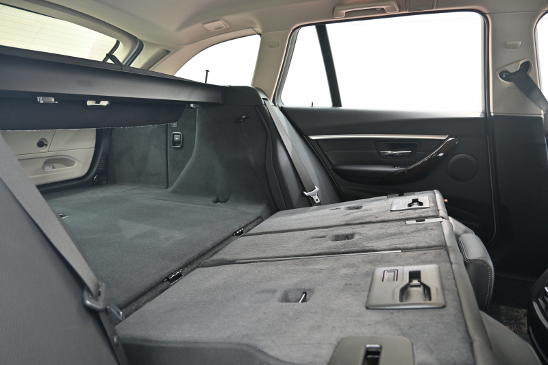 BMW 3シリーズ 320d ﾂｰﾘﾝｸﾞ ﾗｸﾞｼﾞｭｱﾘｰ　後期ﾓﾃﾞﾙ ACC 黒革 純正HDDﾅﾋﾞ Bｶﾒﾗ 17ｲﾝﾁAW ｵｰﾄﾃｰﾙｹﾞｰﾄ LEDﾍｯﾄﾞﾗｲﾄ　2年保証付