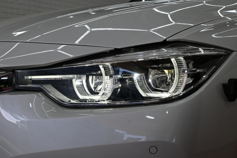 BMW 3シリーズ 320d ﾂｰﾘﾝｸﾞ ﾗｸﾞｼﾞｭｱﾘｰ　後期ﾓﾃﾞﾙ ACC 黒革 純正HDDﾅﾋﾞ Bｶﾒﾗ 17ｲﾝﾁAW ｵｰﾄﾃｰﾙｹﾞｰﾄ LEDﾍｯﾄﾞﾗｲﾄ　2年保証付