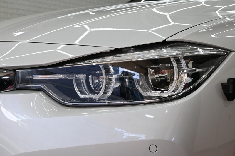 BMW 3シリーズ 320d ﾂｰﾘﾝｸﾞ ﾗｸﾞｼﾞｭｱﾘｰ　後期ﾓﾃﾞﾙ ACC 黒革 純正HDDﾅﾋﾞ Bｶﾒﾗ 17ｲﾝﾁAW ｵｰﾄﾃｰﾙｹﾞｰﾄ LEDﾍｯﾄﾞﾗｲﾄ　2年保証付