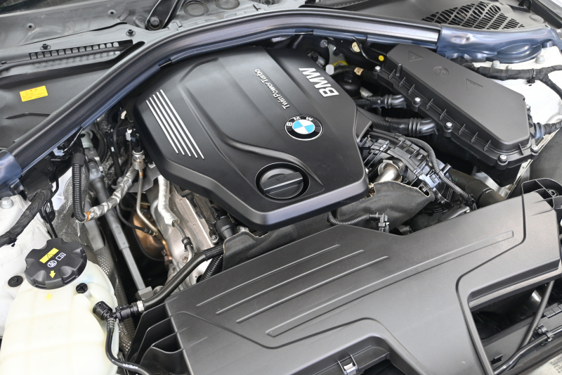 BMW 3シリーズ 320d ﾂｰﾘﾝｸﾞ ﾗｸﾞｼﾞｭｱﾘｰ　後期ﾓﾃﾞﾙ ACC 黒革 純正HDDﾅﾋﾞ Bｶﾒﾗ 17ｲﾝﾁAW ｵｰﾄﾃｰﾙｹﾞｰﾄ LEDﾍｯﾄﾞﾗｲﾄ　2年保証付