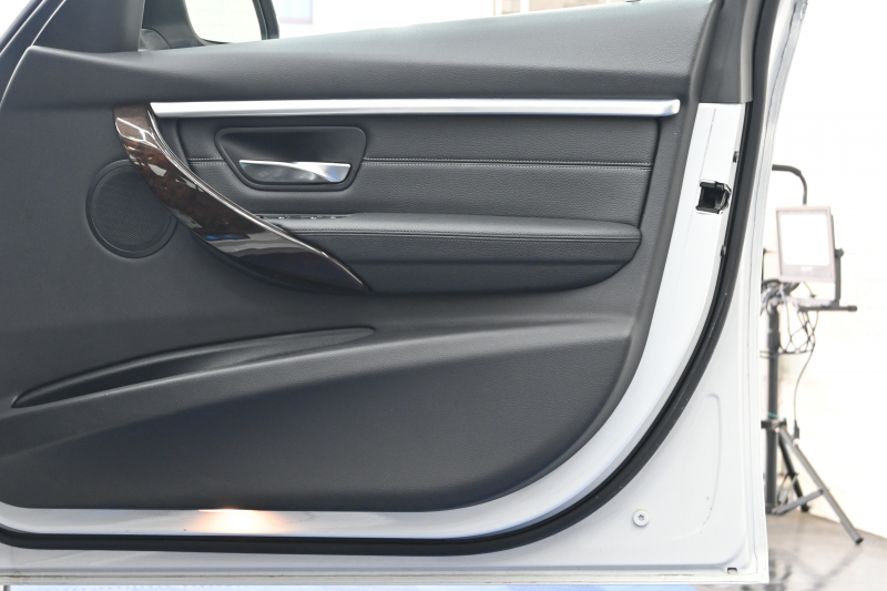 BMW 3シリーズ 320d ﾂｰﾘﾝｸﾞ ﾗｸﾞｼﾞｭｱﾘｰ　後期ﾓﾃﾞﾙ ACC 黒革 純正HDDﾅﾋﾞ Bｶﾒﾗ 17ｲﾝﾁAW ｵｰﾄﾃｰﾙｹﾞｰﾄ LEDﾍｯﾄﾞﾗｲﾄ　2年保証付