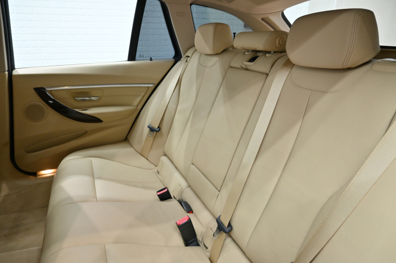 BMW 3シリーズ 320d ﾂｰﾘﾝｸﾞ ﾗｸﾞｼﾞｭｱﾘｰ　後期ﾓﾃﾞﾙ ACC ﾍﾞｰｼﾞｭ革 純正HDDﾅﾋﾞ TVﾁｭｰﾅｰ Bｶﾒﾗ 17ｲﾝﾁAW ｵｰﾄﾃｰﾙｹﾞｰﾄ LEDﾍｯﾄﾞﾗｲﾄ　2年保証付