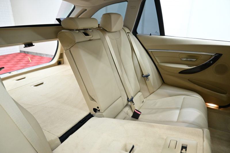 BMW 3シリーズ 320d ﾂｰﾘﾝｸﾞ ﾗｸﾞｼﾞｭｱﾘｰ　後期ﾓﾃﾞﾙ ACC ﾍﾞｰｼﾞｭ革 純正HDDﾅﾋﾞ TVﾁｭｰﾅｰ Bｶﾒﾗ 17ｲﾝﾁAW ｵｰﾄﾃｰﾙｹﾞｰﾄ LEDﾍｯﾄﾞﾗｲﾄ　2年保証付