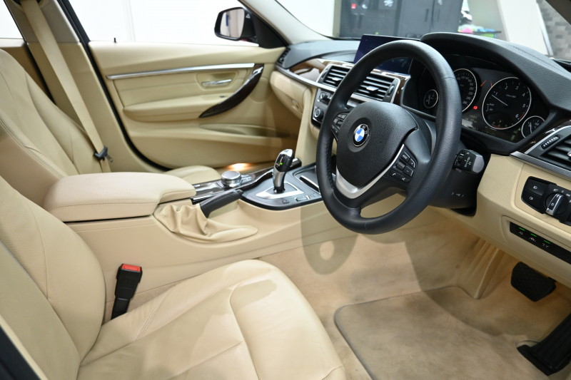 BMW 3シリーズ 320d ﾂｰﾘﾝｸﾞ ﾗｸﾞｼﾞｭｱﾘｰ　後期ﾓﾃﾞﾙ ACC ﾍﾞｰｼﾞｭ革 純正HDDﾅﾋﾞ TVﾁｭｰﾅｰ Bｶﾒﾗ 17ｲﾝﾁAW ｵｰﾄﾃｰﾙｹﾞｰﾄ LEDﾍｯﾄﾞﾗｲﾄ　2年保証付