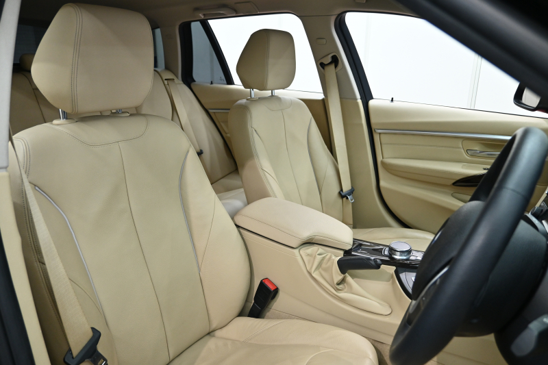 BMW 3シリーズ 320d ﾂｰﾘﾝｸﾞ ﾗｸﾞｼﾞｭｱﾘｰ　後期ﾓﾃﾞﾙ ACC ﾍﾞｰｼﾞｭ革 純正HDDﾅﾋﾞ TVﾁｭｰﾅｰ Bｶﾒﾗ 17ｲﾝﾁAW ｵｰﾄﾃｰﾙｹﾞｰﾄ LEDﾍｯﾄﾞﾗｲﾄ　2年保証付