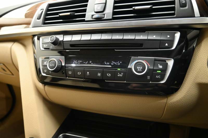 BMW 3シリーズ 320d ﾂｰﾘﾝｸﾞ ﾗｸﾞｼﾞｭｱﾘｰ　後期ﾓﾃﾞﾙ ACC ﾍﾞｰｼﾞｭ革 純正HDDﾅﾋﾞ TVﾁｭｰﾅｰ Bｶﾒﾗ 17ｲﾝﾁAW ｵｰﾄﾃｰﾙｹﾞｰﾄ LEDﾍｯﾄﾞﾗｲﾄ　2年保証付