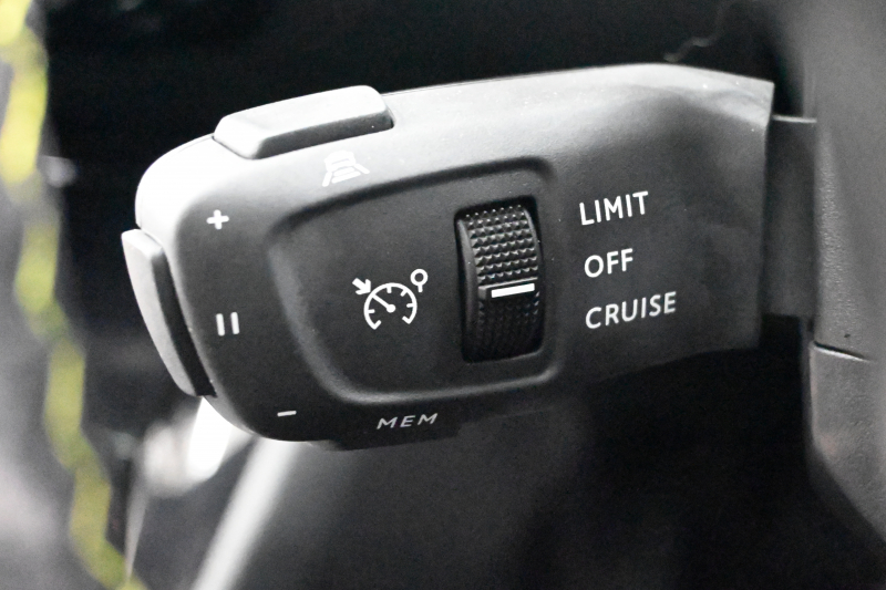 プジョー 2008 GT　Pｽﾀ ACC ECO ﾊｰﾌ革 ﾊﾟﾉﾗﾏSR 純正ﾀｯﾁｽｸﾘｰﾝ ﾅﾋﾞTV CarPlay Bｶﾒﾗ 純正17ｲﾝﾁAW LEDﾗｲﾄ ｱｸﾃｨﾌﾞｾｰﾌﾃｨﾌﾞﾚｰｷ　2年保証付