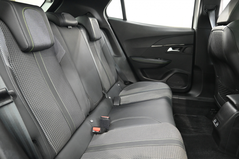 プジョー 2008 GT　Pｽﾀ ACC ECO ﾊｰﾌ革 ﾊﾟﾉﾗﾏSR 純正ﾀｯﾁｽｸﾘｰﾝ ﾅﾋﾞTV CarPlay Bｶﾒﾗ 純正17ｲﾝﾁAW LEDﾗｲﾄ ｱｸﾃｨﾌﾞｾｰﾌﾃｨﾌﾞﾚｰｷ　2年保証付