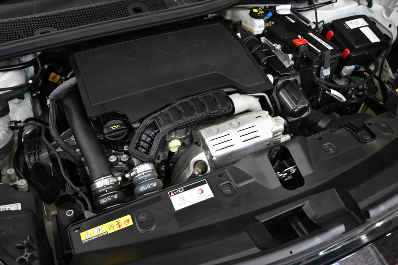 プジョー 2008 GT　Pｽﾀ ACC ECO ﾊｰﾌ革 ﾊﾟﾉﾗﾏSR 純正ﾀｯﾁｽｸﾘｰﾝ ﾅﾋﾞTV CarPlay Bｶﾒﾗ 純正17ｲﾝﾁAW LEDﾗｲﾄ ｱｸﾃｨﾌﾞｾｰﾌﾃｨﾌﾞﾚｰｷ　2年保証付