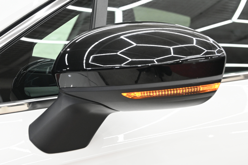 ルノー ルーテシア ｲﾝﾃﾝｽﾌﾟﾗｽ　ACC Pｽﾀ ECO機能 黒革ｼｰﾄ ｼｰﾄﾋｰﾀｰ ﾚｻﾞｰｽﾃｱ 純正ﾀｯﾁｽｸﾘｰﾝ CarPlay Bｶﾒﾗ LEDﾗｲﾄ ｱﾝﾋﾞｴﾝﾄﾗｲﾄ　2年保証付