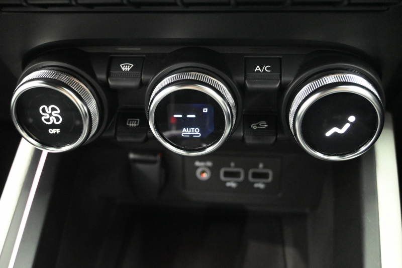 ルノー ルーテシア ｲﾝﾃﾝｽﾌﾟﾗｽ　ACC Pｽﾀ ECO機能 黒革ｼｰﾄ ｼｰﾄﾋｰﾀｰ ﾚｻﾞｰｽﾃｱ 純正ﾀｯﾁｽｸﾘｰﾝ CarPlay Bｶﾒﾗ LEDﾗｲﾄ ｱﾝﾋﾞｴﾝﾄﾗｲﾄ　2年保証付