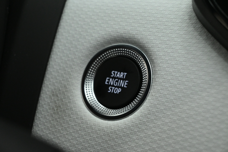 ルノー ルーテシア ｲﾝﾃﾝｽﾌﾟﾗｽ　ACC Pｽﾀ ECO機能 黒革ｼｰﾄ ｼｰﾄﾋｰﾀｰ ﾚｻﾞｰｽﾃｱ 純正ﾀｯﾁｽｸﾘｰﾝ CarPlay Bｶﾒﾗ LEDﾗｲﾄ ｱﾝﾋﾞｴﾝﾄﾗｲﾄ　2年保証付