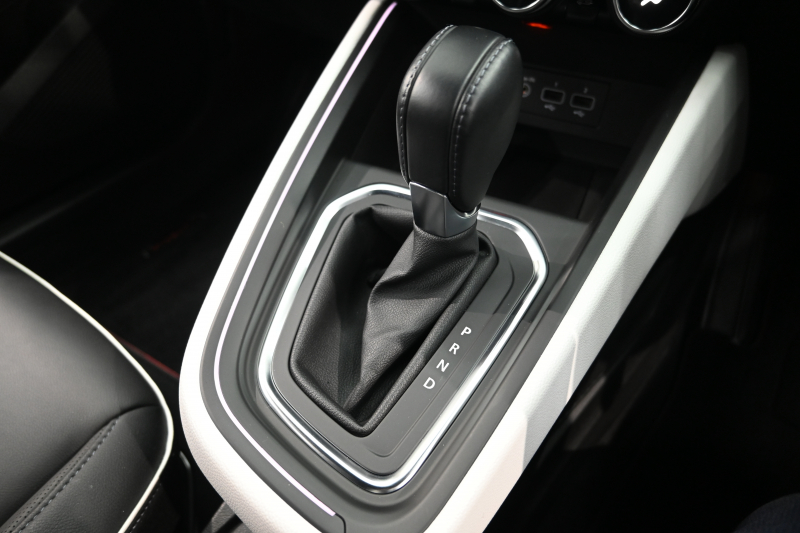 ルノー ルーテシア ｲﾝﾃﾝｽﾌﾟﾗｽ　ACC Pｽﾀ ECO機能 黒革ｼｰﾄ ｼｰﾄﾋｰﾀｰ ﾚｻﾞｰｽﾃｱ 純正ﾀｯﾁｽｸﾘｰﾝ CarPlay Bｶﾒﾗ LEDﾗｲﾄ ｱﾝﾋﾞｴﾝﾄﾗｲﾄ　2年保証付