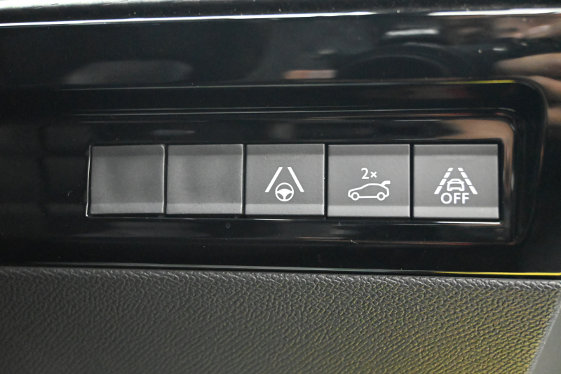 プジョー 508 508 GT ﾌﾞﾙｰHDi　ACC ｱｸﾃｨﾌﾞｾｰﾌﾃｨ ﾚｰﾝｷｰﾌﾟA ﾅｯﾊﾟ革 純正ﾅﾋﾞTV CarPlay Bｶﾒﾗ FOCALｽﾋﾟｰｶｰ  18ｲﾝﾁAW　2年保証