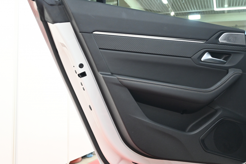 プジョー 508 508 GT ﾌﾞﾙｰHDi　ACC ｱｸﾃｨﾌﾞｾｰﾌﾃｨ ﾚｰﾝｷｰﾌﾟA ﾅｯﾊﾟ革 純正ﾅﾋﾞTV CarPlay Bｶﾒﾗ FOCALｽﾋﾟｰｶｰ  18ｲﾝﾁAW　2年保証