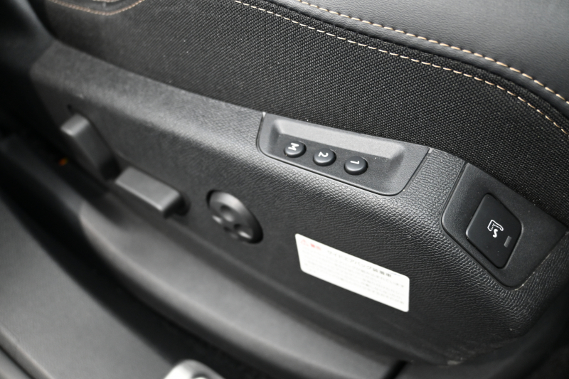 プジョー 3008 3008 GT ﾌﾞﾙｰHDi 　後期ﾓﾃﾞﾙ ACC LKA ﾊｰﾌ革 ﾊﾟﾉﾗﾏR 純正ﾅﾋﾞTV ﾘｱﾓﾆﾀｰ CarPlay Bｶﾒﾗ 前後ｺｰﾅｰｾﾝｻｰ 純正18ｲﾝﾁAW LEDﾗｲﾄ　2年保証付