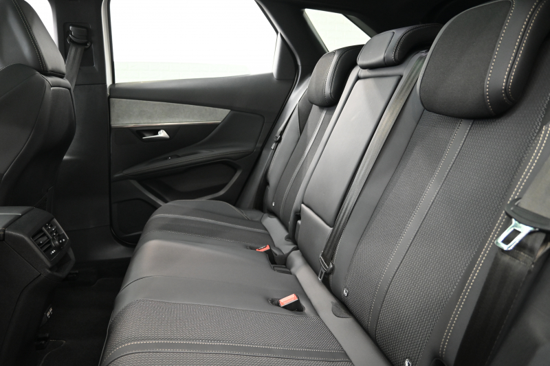 プジョー 3008 3008 GT ﾌﾞﾙｰHDi 　後期ﾓﾃﾞﾙ ACC LKA ﾊｰﾌ革 ﾊﾟﾉﾗﾏR 純正ﾅﾋﾞTV ﾘｱﾓﾆﾀｰ CarPlay Bｶﾒﾗ 前後ｺｰﾅｰｾﾝｻｰ 純正18ｲﾝﾁAW LEDﾗｲﾄ　2年保証付