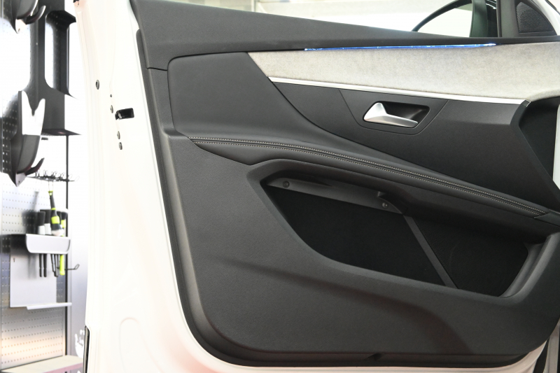 プジョー 3008 3008 GT ﾌﾞﾙｰHDi 　後期ﾓﾃﾞﾙ ACC LKA ﾊｰﾌ革 ﾊﾟﾉﾗﾏR 純正ﾅﾋﾞTV ﾘｱﾓﾆﾀｰ CarPlay Bｶﾒﾗ 前後ｺｰﾅｰｾﾝｻｰ 純正18ｲﾝﾁAW LEDﾗｲﾄ　2年保証付