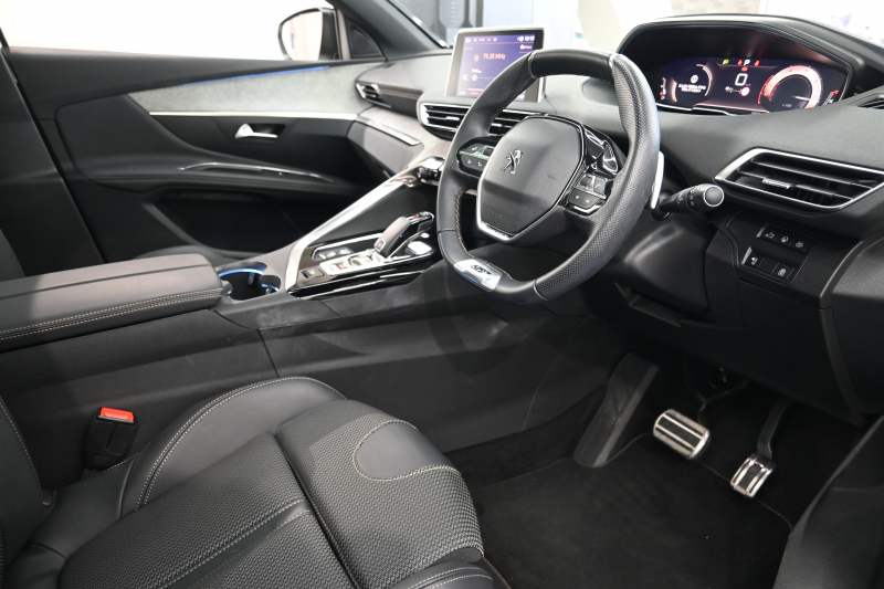 プジョー 3008 3008 GT ﾌﾞﾙｰHDi 　後期ﾓﾃﾞﾙ ACC LKA ﾊｰﾌ革 ﾊﾟﾉﾗﾏR 純正ﾅﾋﾞTV ﾘｱﾓﾆﾀｰ CarPlay Bｶﾒﾗ 前後ｺｰﾅｰｾﾝｻｰ 純正18ｲﾝﾁAW LEDﾗｲﾄ　2年保証付