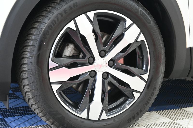 プジョー 3008 3008 GT ﾌﾞﾙｰHDi 　後期ﾓﾃﾞﾙ ACC LKA ﾊｰﾌ革 ﾊﾟﾉﾗﾏR 純正ﾅﾋﾞTV ﾘｱﾓﾆﾀｰ CarPlay Bｶﾒﾗ 前後ｺｰﾅｰｾﾝｻｰ 純正18ｲﾝﾁAW LEDﾗｲﾄ　2年保証付