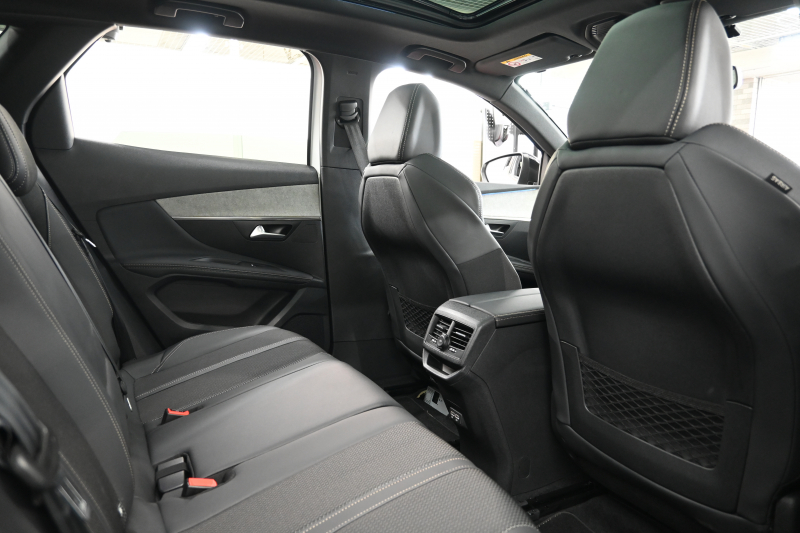 プジョー 3008 3008 GT ﾌﾞﾙｰHDi 　後期ﾓﾃﾞﾙ ACC LKA ﾊｰﾌ革 ﾊﾟﾉﾗﾏR 純正ﾅﾋﾞTV ﾘｱﾓﾆﾀｰ CarPlay Bｶﾒﾗ 前後ｺｰﾅｰｾﾝｻｰ 純正18ｲﾝﾁAW LEDﾗｲﾄ　2年保証付