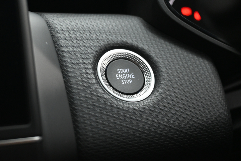 ルノー ルーテシア ｲﾝﾃﾝｽ　ACC Pｽﾀ ECO機能 専用ｼｰﾄ  ｽﾃｱﾘﾝｸﾞﾋｰﾀｰ 純正ﾀｯﾁｽｸﾘｰﾝ CarPlay Bｶﾒﾗ LEDﾗｲﾄ ｱﾝﾋﾞｴﾝﾄﾗｲﾄ 純正17ｲﾝﾁAW　2年保証付