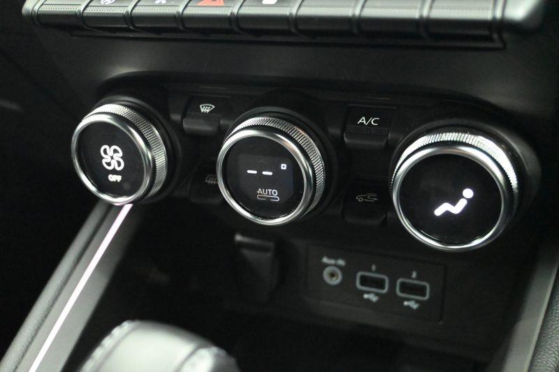 ルノー ルーテシア ｲﾝﾃﾝｽ　ACC Pｽﾀ ECO機能 専用ｼｰﾄ  ｽﾃｱﾘﾝｸﾞﾋｰﾀｰ 純正ﾀｯﾁｽｸﾘｰﾝ CarPlay Bｶﾒﾗ LEDﾗｲﾄ ｱﾝﾋﾞｴﾝﾄﾗｲﾄ 純正17ｲﾝﾁAW　2年保証付