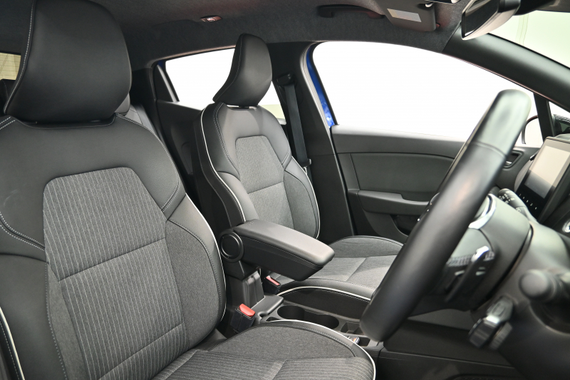 ルノー ルーテシア ｲﾝﾃﾝｽ　ACC Pｽﾀ ECO機能 専用ｼｰﾄ  ｽﾃｱﾘﾝｸﾞﾋｰﾀｰ 純正ﾀｯﾁｽｸﾘｰﾝ CarPlay Bｶﾒﾗ LEDﾗｲﾄ ｱﾝﾋﾞｴﾝﾄﾗｲﾄ 純正17ｲﾝﾁAW　2年保証付