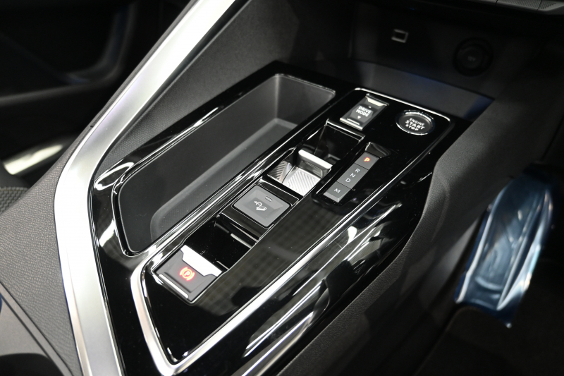 プジョー 3008 3008 GT　1ｵｰﾅｰ 後期ﾓﾃﾞﾙ ACC LKA ﾊｰﾌ革 ﾊﾟﾉﾗﾏSR 純正ﾀｯﾁｽｸﾘｰﾝ CarPlay Bｶﾒﾗ 前後ｺｰﾅｰｾﾝｻｰ 純正18ｲﾝﾁAW LEDﾗｲﾄ　新車保証継承可