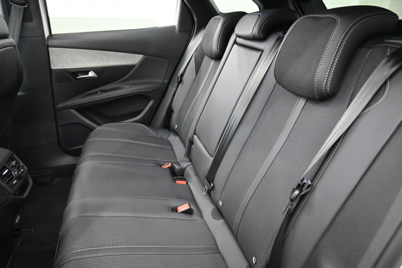 プジョー 3008 3008 GT　1ｵｰﾅｰ 後期ﾓﾃﾞﾙ ACC LKA ﾊｰﾌ革 ﾊﾟﾉﾗﾏSR 純正ﾀｯﾁｽｸﾘｰﾝ CarPlay Bｶﾒﾗ 前後ｺｰﾅｰｾﾝｻｰ 純正18ｲﾝﾁAW LEDﾗｲﾄ　新車保証継承可