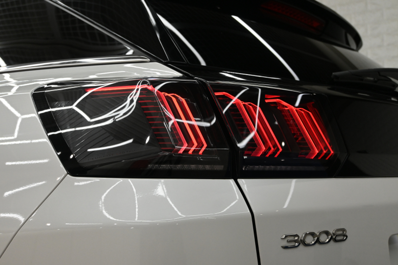 プジョー 3008 3008 GT　1ｵｰﾅｰ 後期ﾓﾃﾞﾙ ACC LKA ﾊｰﾌ革 ﾊﾟﾉﾗﾏSR 純正ﾀｯﾁｽｸﾘｰﾝ CarPlay Bｶﾒﾗ 前後ｺｰﾅｰｾﾝｻｰ 純正18ｲﾝﾁAW LEDﾗｲﾄ　新車保証継承可