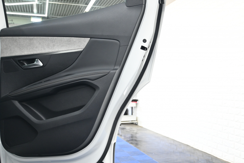 プジョー 3008 3008 GT　1ｵｰﾅｰ 後期ﾓﾃﾞﾙ ACC LKA ﾊｰﾌ革 ﾊﾟﾉﾗﾏSR 純正ﾀｯﾁｽｸﾘｰﾝ CarPlay Bｶﾒﾗ 前後ｺｰﾅｰｾﾝｻｰ 純正18ｲﾝﾁAW LEDﾗｲﾄ　新車保証継承可