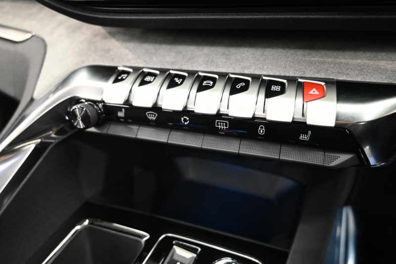 プジョー 3008 3008 GT　1ｵｰﾅｰ 後期ﾓﾃﾞﾙ ACC LKA ﾊｰﾌ革 ﾊﾟﾉﾗﾏSR 純正ﾀｯﾁｽｸﾘｰﾝ CarPlay Bｶﾒﾗ 前後ｺｰﾅｰｾﾝｻｰ 純正18ｲﾝﾁAW LEDﾗｲﾄ　新車保証継承可