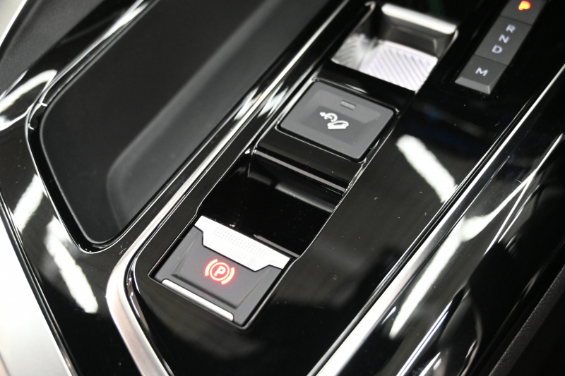 プジョー 3008 3008 GT　1ｵｰﾅｰ 後期ﾓﾃﾞﾙ ACC LKA ﾊｰﾌ革 ﾊﾟﾉﾗﾏSR 純正ﾀｯﾁｽｸﾘｰﾝ CarPlay Bｶﾒﾗ 前後ｺｰﾅｰｾﾝｻｰ 純正18ｲﾝﾁAW LEDﾗｲﾄ　新車保証継承可