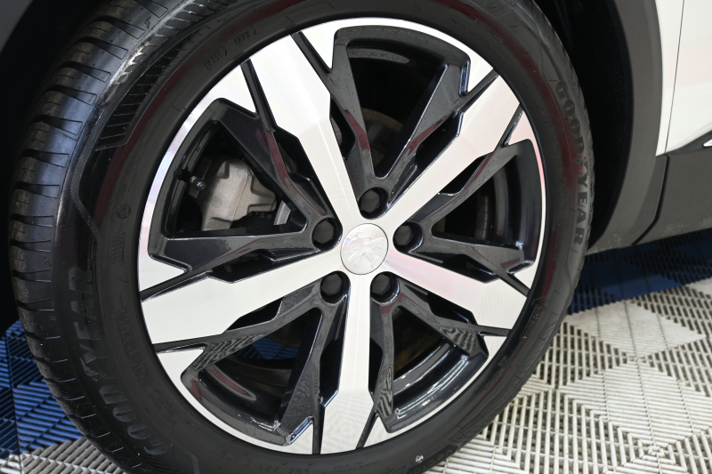 プジョー 3008 3008 GT　1ｵｰﾅｰ 後期ﾓﾃﾞﾙ ACC LKA ﾊｰﾌ革 ﾊﾟﾉﾗﾏSR 純正ﾀｯﾁｽｸﾘｰﾝ CarPlay Bｶﾒﾗ 前後ｺｰﾅｰｾﾝｻｰ 純正18ｲﾝﾁAW LEDﾗｲﾄ　新車保証継承可