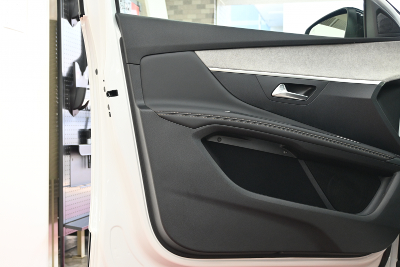 プジョー 3008 3008 GT　1ｵｰﾅｰ 後期ﾓﾃﾞﾙ ACC LKA ﾊｰﾌ革 ﾊﾟﾉﾗﾏSR 純正ﾀｯﾁｽｸﾘｰﾝ CarPlay Bｶﾒﾗ 前後ｺｰﾅｰｾﾝｻｰ 純正18ｲﾝﾁAW LEDﾗｲﾄ　新車保証継承可