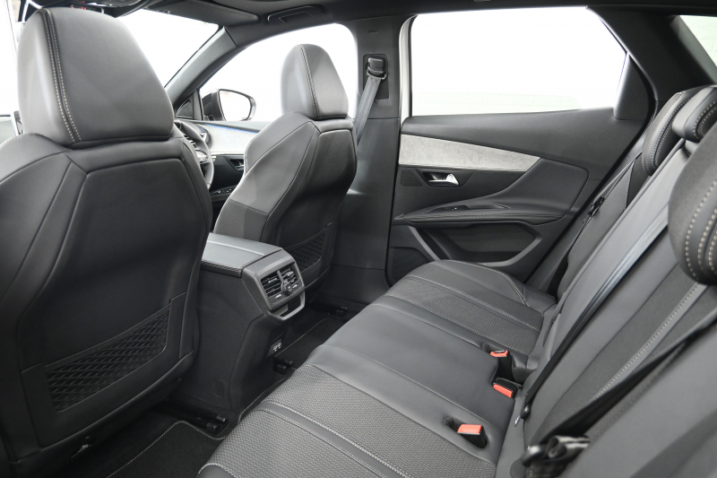 プジョー 3008 3008 GT　1ｵｰﾅｰ 後期ﾓﾃﾞﾙ ACC LKA ﾊｰﾌ革 ﾊﾟﾉﾗﾏSR 純正ﾀｯﾁｽｸﾘｰﾝ CarPlay Bｶﾒﾗ 前後ｺｰﾅｰｾﾝｻｰ 純正18ｲﾝﾁAW LEDﾗｲﾄ　新車保証継承可