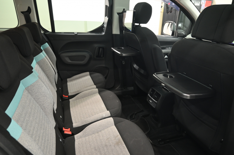 シトロエン ベルランゴ ｼｬｲﾝ　1ｵﾅ Pｽﾀ ﾊﾟｰｷﾝｸﾞｾﾝｻｰ BSM ﾊﾟﾉﾗﾏR ﾌｧﾌﾞﾘｯｸｼｰﾄ 純正ﾀｯﾁｽｸﾘｰﾝ ﾅﾋﾞTV BTｵｰﾃﾞｨｵ＆TEL CarPlay ｱﾝﾋﾞｴﾝｽﾗｲﾄ 純正16ｲﾝﾁAW　2年保証付