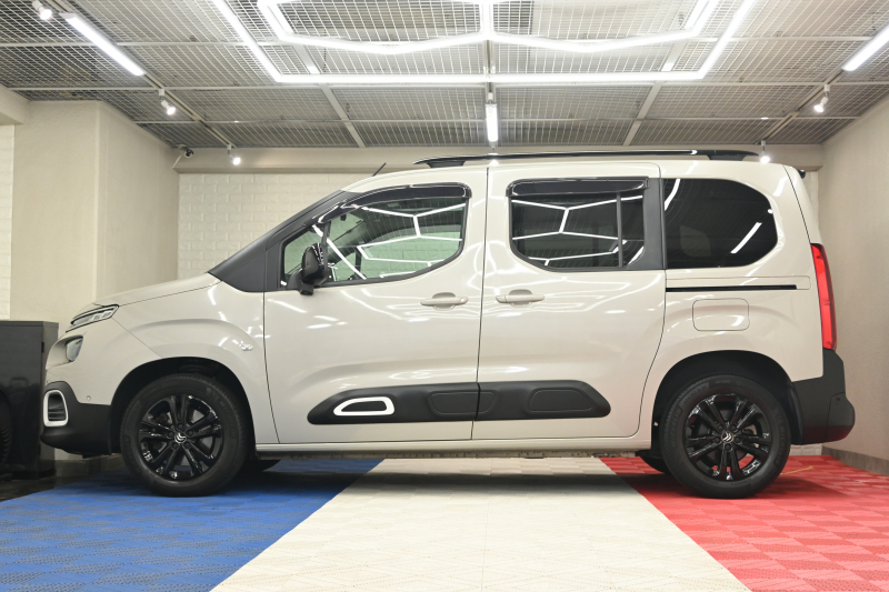 シトロエン ベルランゴ ｼｬｲﾝ　1ｵﾅ Pｽﾀ ﾊﾟｰｷﾝｸﾞｾﾝｻｰ BSM ﾊﾟﾉﾗﾏR ﾌｧﾌﾞﾘｯｸｼｰﾄ 純正ﾀｯﾁｽｸﾘｰﾝ ﾅﾋﾞTV BTｵｰﾃﾞｨｵ＆TEL CarPlay ｱﾝﾋﾞｴﾝｽﾗｲﾄ 純正16ｲﾝﾁAW　2年保証付