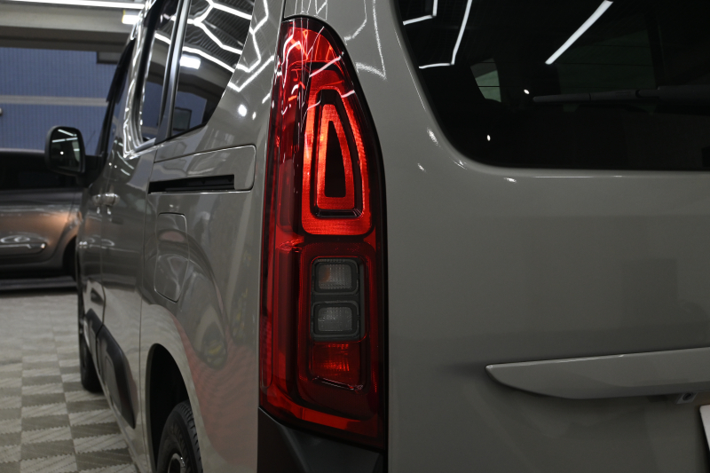 シトロエン ベルランゴ ｼｬｲﾝ　1ｵﾅ Pｽﾀ ﾊﾟｰｷﾝｸﾞｾﾝｻｰ BSM ﾊﾟﾉﾗﾏR ﾌｧﾌﾞﾘｯｸｼｰﾄ 純正ﾀｯﾁｽｸﾘｰﾝ ﾅﾋﾞTV BTｵｰﾃﾞｨｵ＆TEL CarPlay ｱﾝﾋﾞｴﾝｽﾗｲﾄ 純正16ｲﾝﾁAW　2年保証付