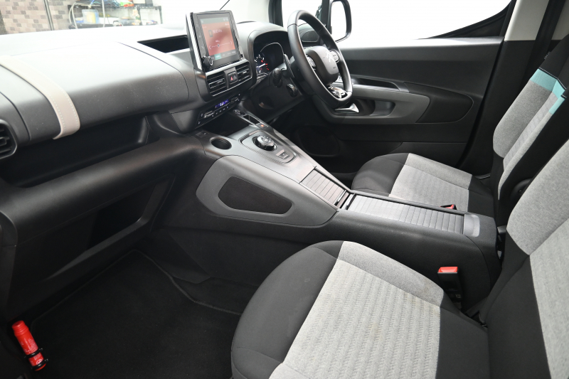 シトロエン ベルランゴ ｼｬｲﾝ　1ｵﾅ Pｽﾀ ﾊﾟｰｷﾝｸﾞｾﾝｻｰ BSM ﾊﾟﾉﾗﾏR ﾌｧﾌﾞﾘｯｸｼｰﾄ 純正ﾀｯﾁｽｸﾘｰﾝ ﾅﾋﾞTV BTｵｰﾃﾞｨｵ＆TEL CarPlay ｱﾝﾋﾞｴﾝｽﾗｲﾄ 純正16ｲﾝﾁAW　2年保証付