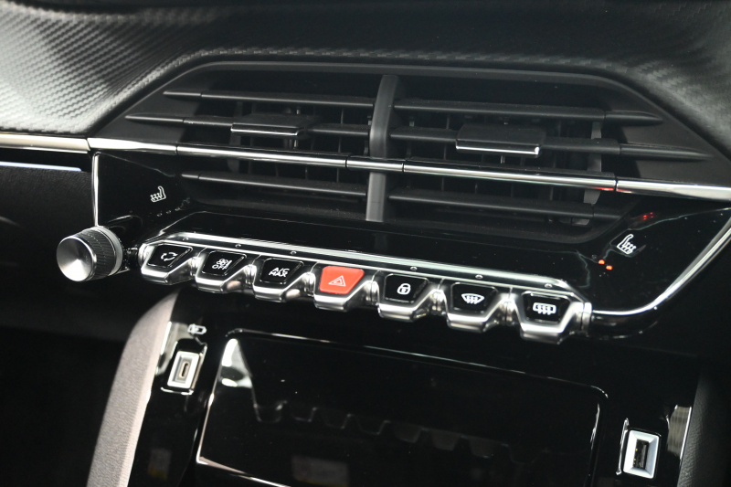 プジョー 208 GT　ACC LPA LKA BSM Pｽﾀ ECO ﾊｰﾌﾚｻﾞｰ 7ｲﾝﾁﾀｯﾁｽｸﾘｰﾝ CarPlay ﾅﾋﾞTV ﾌﾙｾｸﾞ Bｶﾒﾗ 17ｲﾝﾁAW ﾌﾙLEDﾗｲﾄ　2年保証付