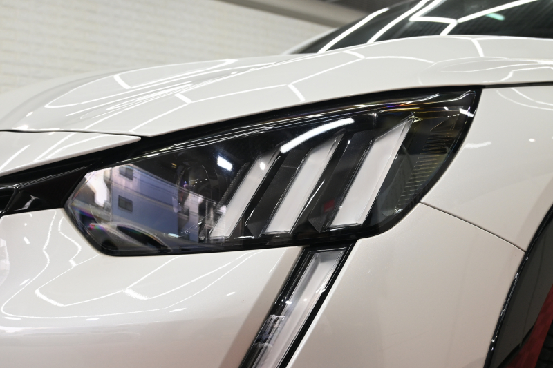 プジョー 208 GT　ACC LPA LKA BSM Pｽﾀ ECO ﾊｰﾌﾚｻﾞｰ 7ｲﾝﾁﾀｯﾁｽｸﾘｰﾝ CarPlay ﾅﾋﾞTV ﾌﾙｾｸﾞ Bｶﾒﾗ 17ｲﾝﾁAW ﾌﾙLEDﾗｲﾄ　2年保証付