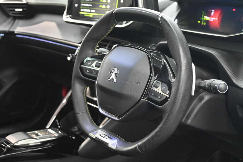 プジョー 208 GT　ACC LPA LKA BSM Pｽﾀ ECO ﾊｰﾌﾚｻﾞｰ 7ｲﾝﾁﾀｯﾁｽｸﾘｰﾝ CarPlay ﾅﾋﾞTV ﾌﾙｾｸﾞ Bｶﾒﾗ 17ｲﾝﾁAW ﾌﾙLEDﾗｲﾄ　2年保証付