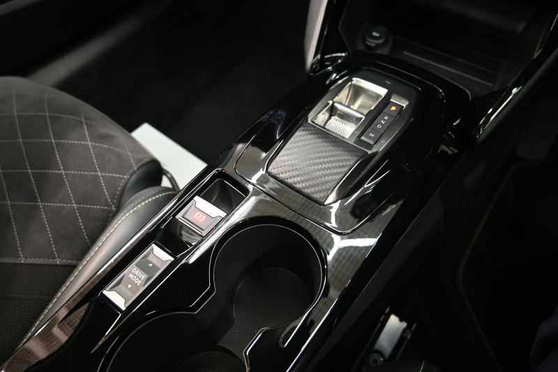 プジョー 208 GT　ACC LPA LKA BSM Pｽﾀ ECO ﾊｰﾌﾚｻﾞｰ 7ｲﾝﾁﾀｯﾁｽｸﾘｰﾝ CarPlay ﾅﾋﾞTV ﾌﾙｾｸﾞ Bｶﾒﾗ 17ｲﾝﾁAW ﾌﾙLEDﾗｲﾄ　2年保証付