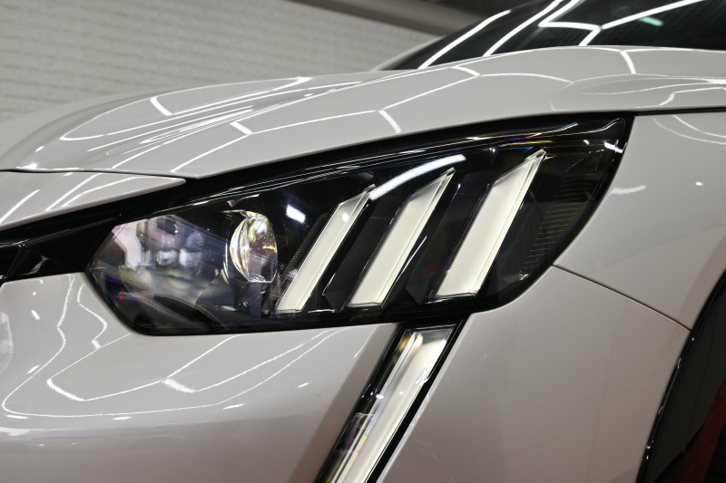 プジョー 208 GT　ACC LPA LKA BSM Pｽﾀ ECO ﾊｰﾌﾚｻﾞｰ 7ｲﾝﾁﾀｯﾁｽｸﾘｰﾝ CarPlay ﾅﾋﾞTV ﾌﾙｾｸﾞ Bｶﾒﾗ 17ｲﾝﾁAW ﾌﾙLEDﾗｲﾄ　2年保証付