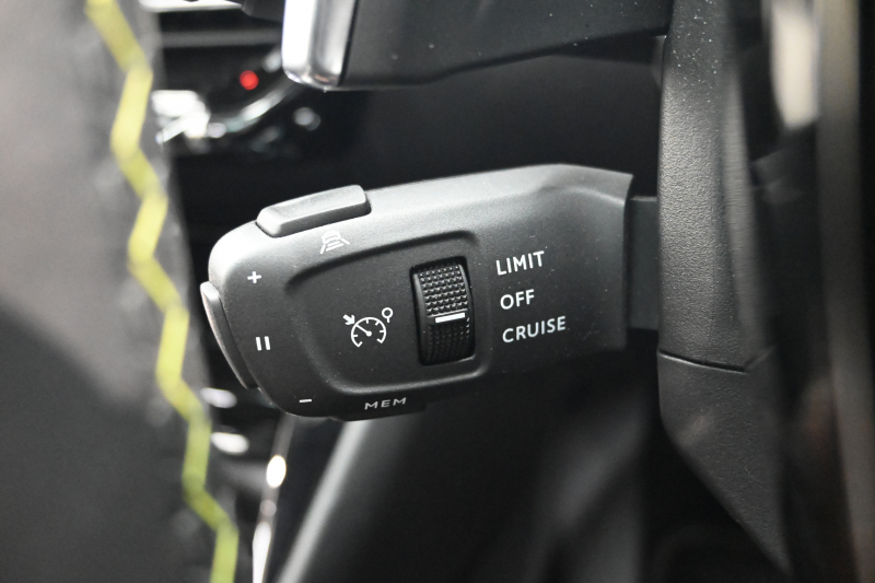 プジョー 208 GT　ACC LPA LKA BSM Pｽﾀ ECO ﾊｰﾌﾚｻﾞｰ 7ｲﾝﾁﾀｯﾁｽｸﾘｰﾝ CarPlay ﾅﾋﾞTV ﾌﾙｾｸﾞ Bｶﾒﾗ 17ｲﾝﾁAW ﾌﾙLEDﾗｲﾄ　2年保証付