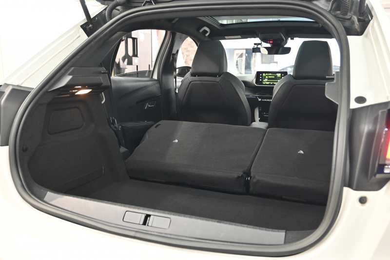 プジョー 208 GT　ACC LPA LKA BSM Pｽﾀ ECO ﾊｰﾌﾚｻﾞｰ 7ｲﾝﾁﾀｯﾁｽｸﾘｰﾝ CarPlay ﾅﾋﾞTV ﾌﾙｾｸﾞ Bｶﾒﾗ 17ｲﾝﾁAW ﾌﾙLEDﾗｲﾄ　2年保証付