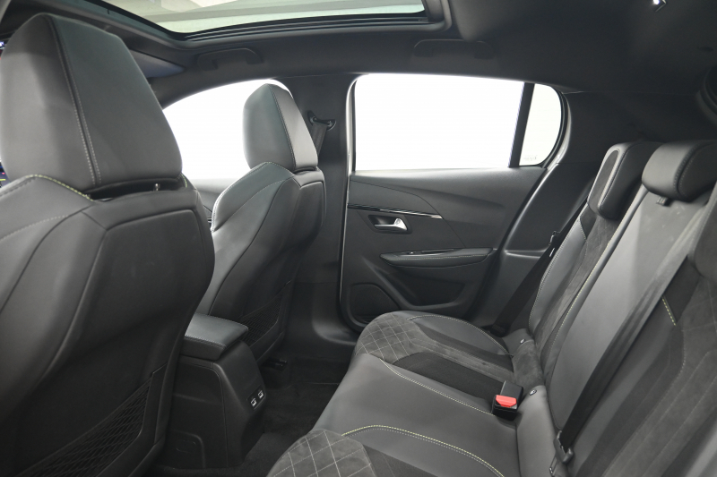 プジョー 208 GT　ACC LPA LKA BSM Pｽﾀ ECO ﾊｰﾌﾚｻﾞｰ 7ｲﾝﾁﾀｯﾁｽｸﾘｰﾝ CarPlay ﾅﾋﾞTV ﾌﾙｾｸﾞ Bｶﾒﾗ 17ｲﾝﾁAW ﾌﾙLEDﾗｲﾄ　2年保証付